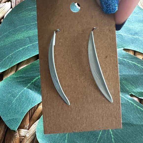 BOGO FREE BLUE STICK METAL VTG EARRINGS - Picture 1 of 4